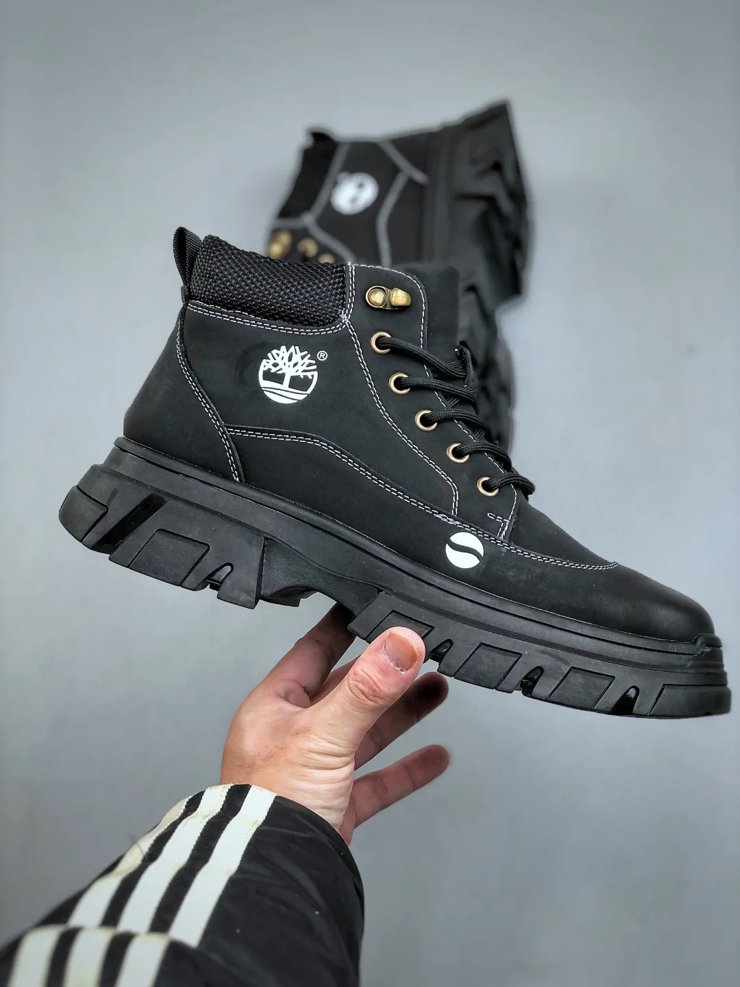 Pick up locally 💰 520, support in-store Timberland/Timberland classic 25ss new high-top (plus velvet) Classic re-engineered brand new upgrade Guangdong factory quality Original box original packaging The fabric is made of top Italian frosted cowhide with anti-odor and anti-corrosion genuine leather latex insoles to give you a perfect wearing experience High-quality and durable, a must-have for sportsmen Specially designed to treat those who are not handsome High-quality feet with first-class feel Exclusive supply Official item number: TB23066 Size: 39 40 41 42 43 44